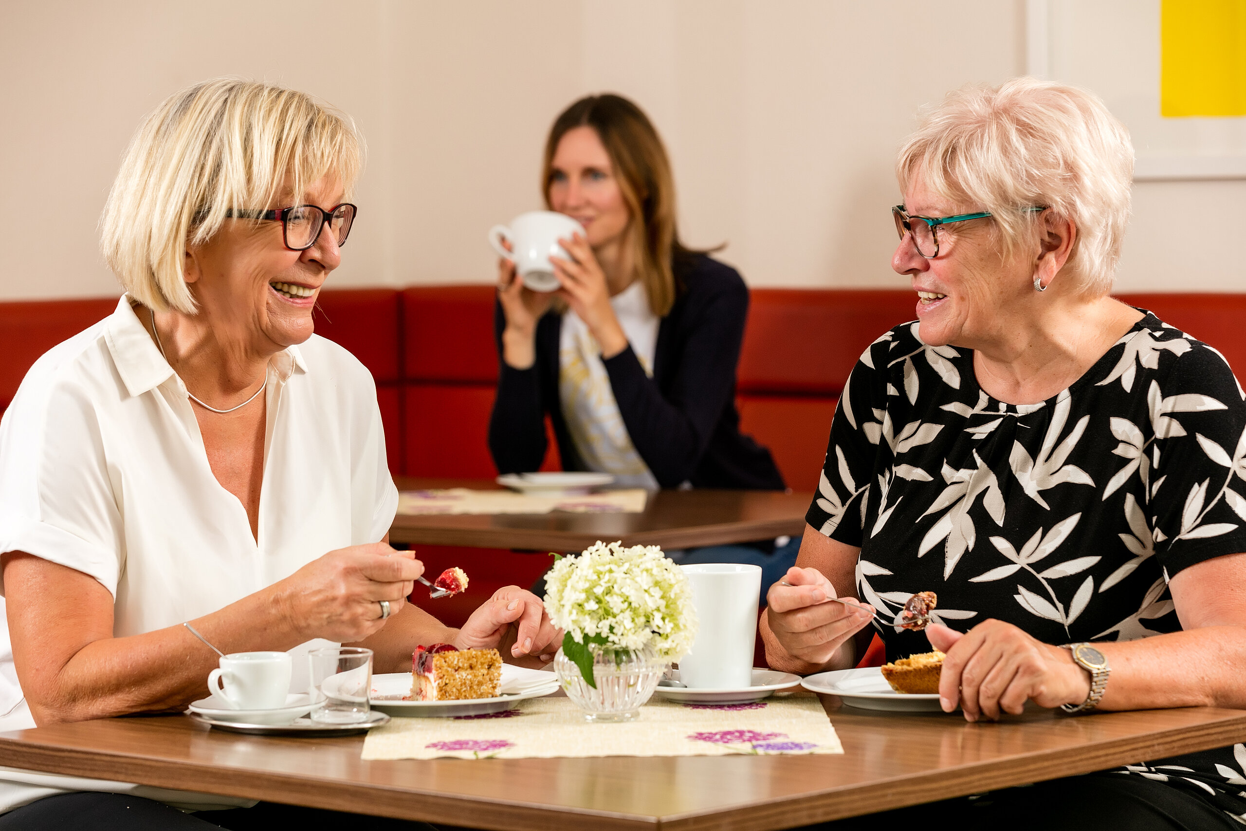 tisch in der cafeteria